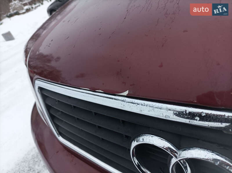 Седан Audi A8 2000 в Чигирине