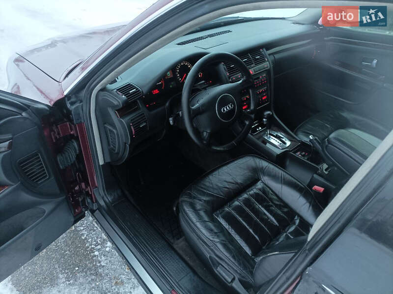 Седан Audi A8 2000 в Чигирине