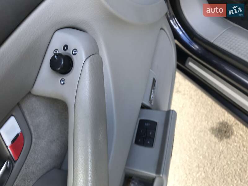 Седан Audi A8 2004 в Киеве