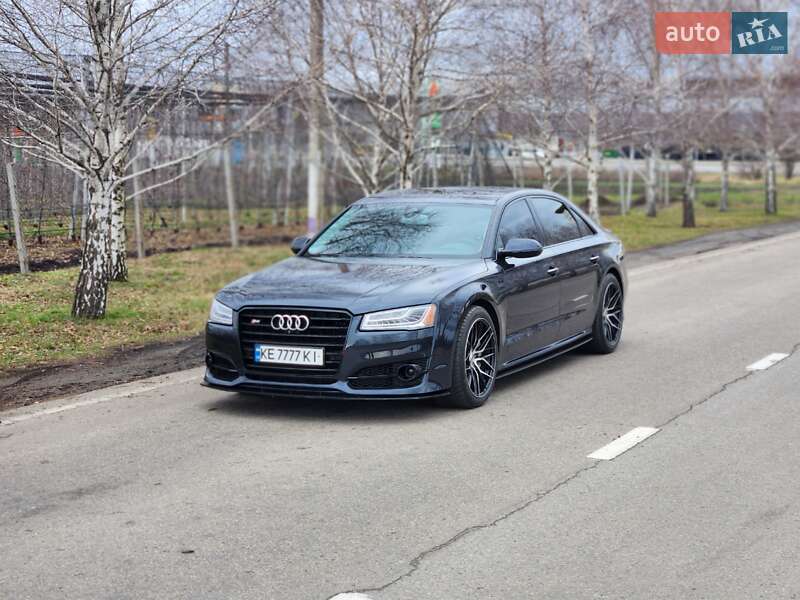 Седан Audi A8 2016 в Дніпрі