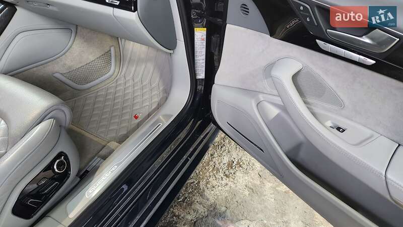 Седан Audi A8 2016 в Дніпрі