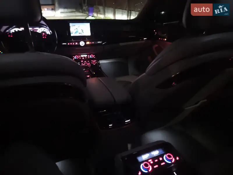 Audi A8 2013 VIN WAURGAFD2DN012434 фото оголошення 11 з 48