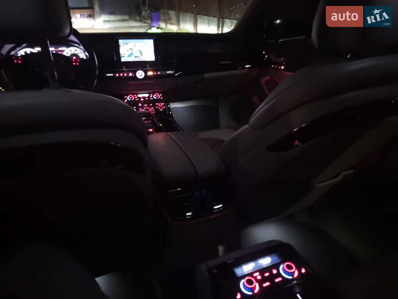 Седан Audi A8 2013 в Івано-Франківську
