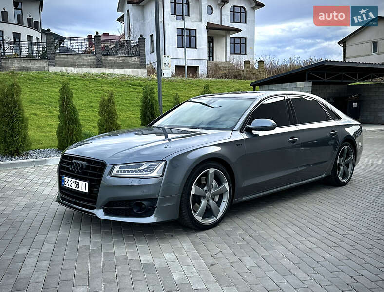 Седан Audi A8 2016 в Рівному