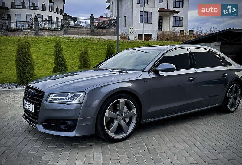 Седан Audi A8 2016 в Рівному