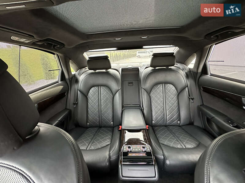 Седан Audi A8 2016 в Рівному