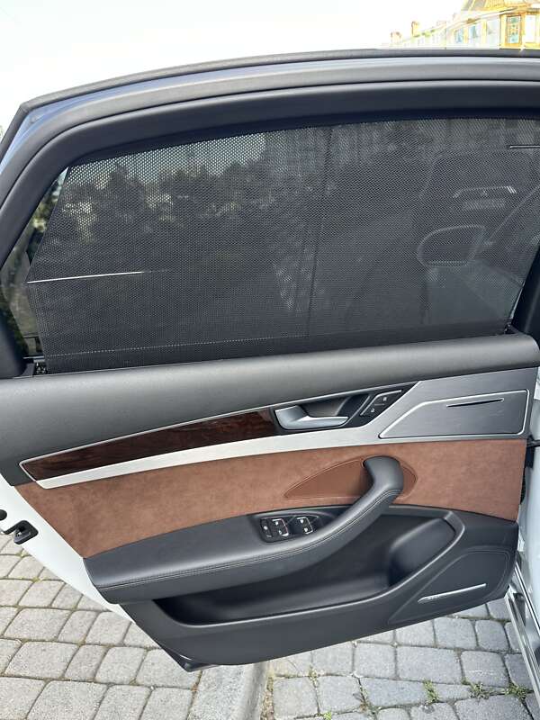Седан Audi A8 2013 в Ивано-Франковске