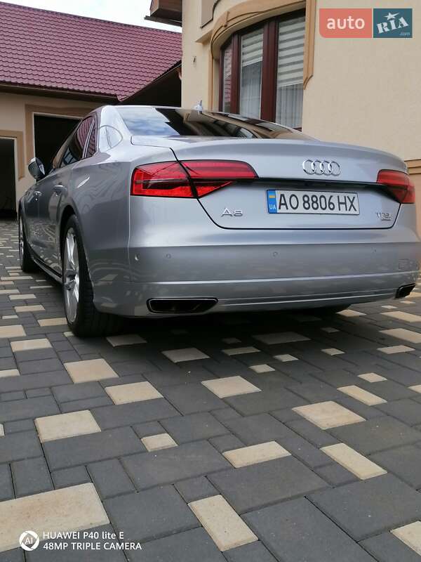 Седан Audi A8 2015 в Иршаве