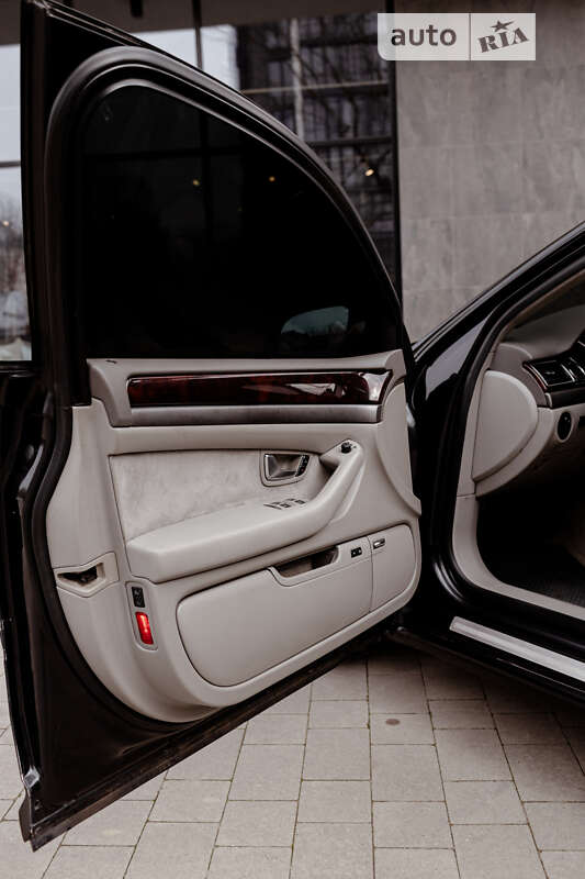 Седан Audi A8 2003 в Ужгороде