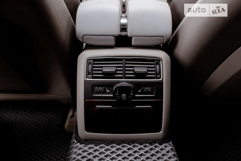 Седан Audi A8 2003 в Ужгороде
