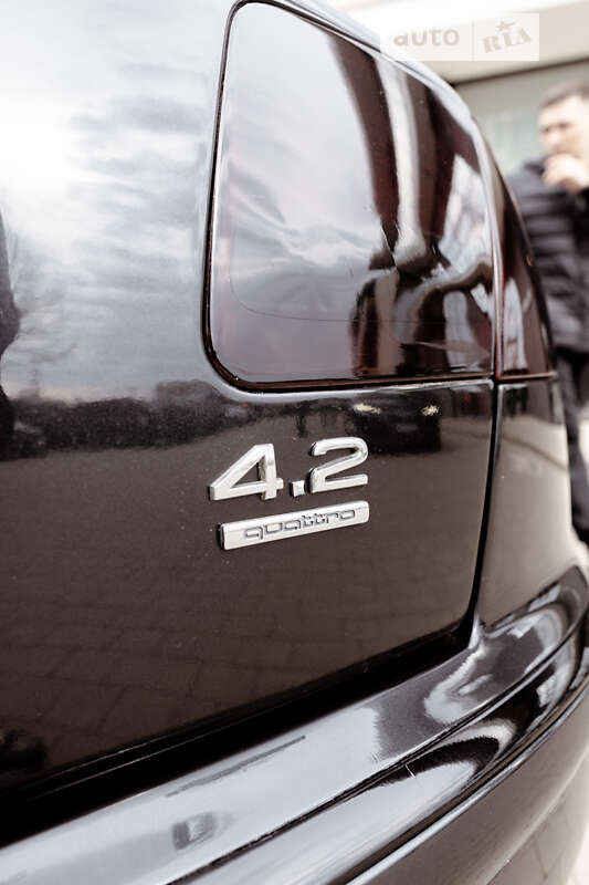 Седан Audi A8 2003 в Ужгороде