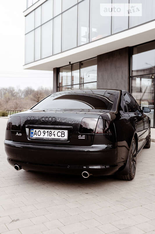 Седан Audi A8 2003 в Ужгороде