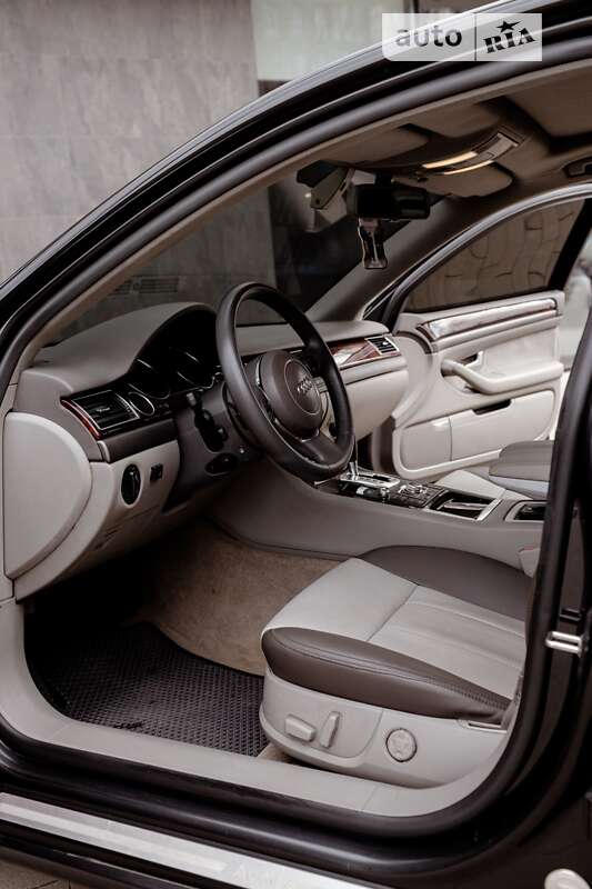 Седан Audi A8 2003 в Ужгороде