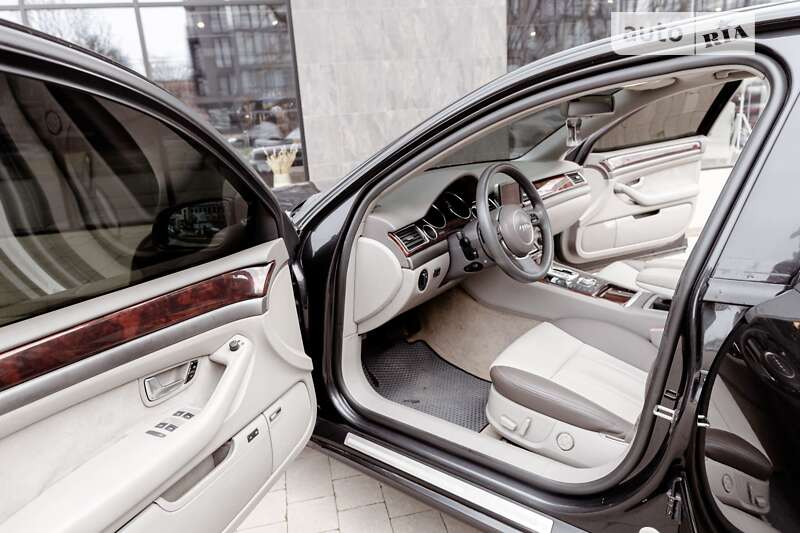 Седан Audi A8 2003 в Ужгороде