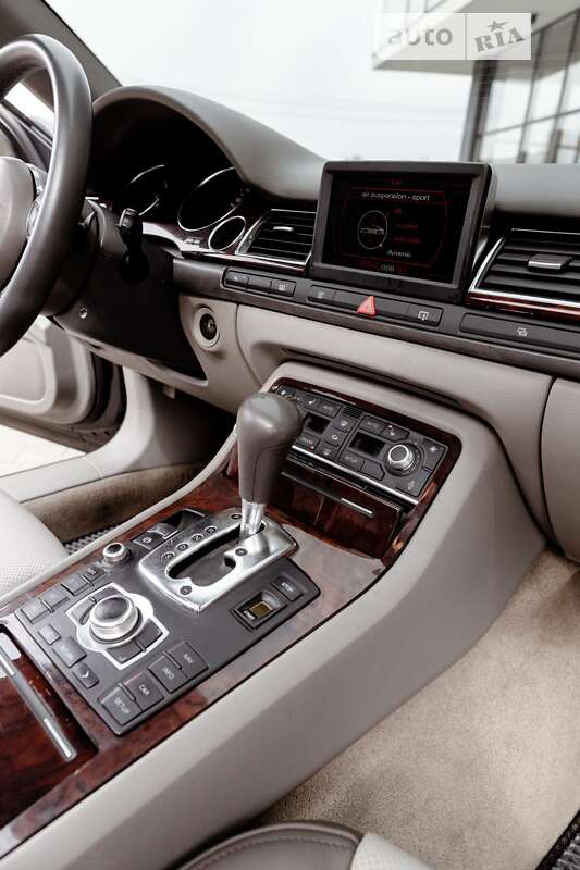 Седан Audi A8 2003 в Ужгороде