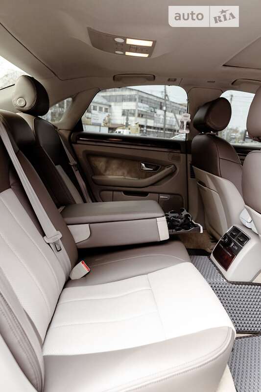 Седан Audi A8 2003 в Ужгороде