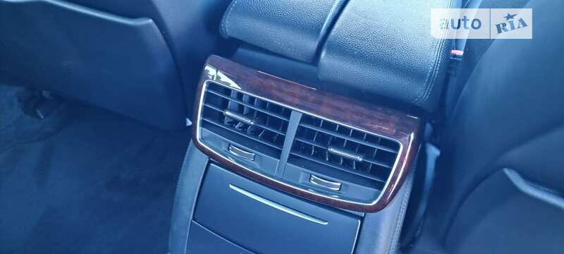 Седан Audi A8 2013 в Дубні