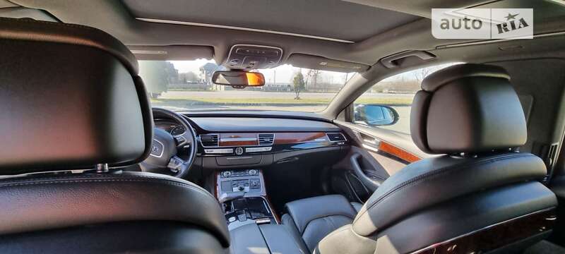 Седан Audi A8 2013 в Дубні