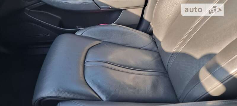 Седан Audi A8 2013 в Дубні