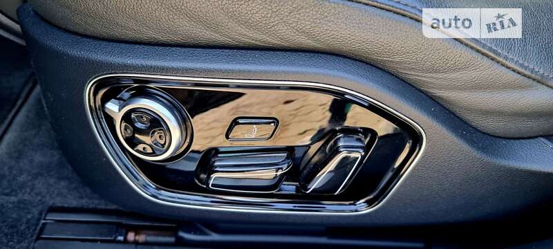 Седан Audi A8 2013 в Дубні