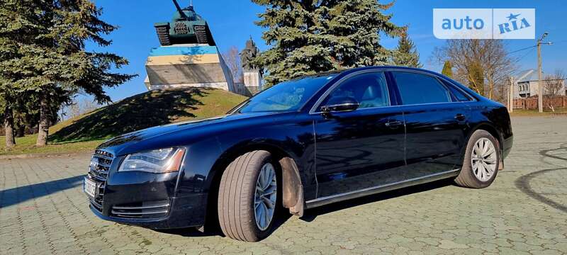 Седан Audi A8 2013 в Дубні