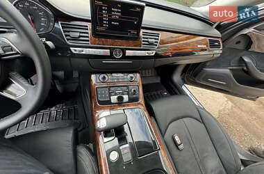 Седан Audi A8 2013 в Одесі