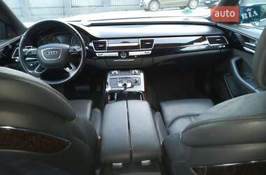 Седан Audi A8 2015 в 