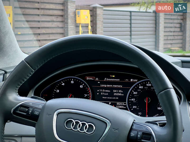 Седан Audi A8 2014 в Киеве