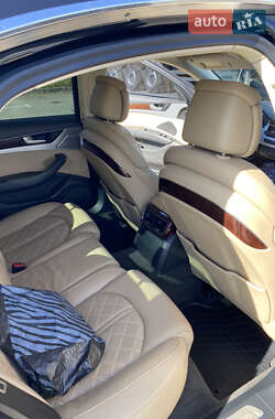 Седан Audi A8 2010 в Ужгороде