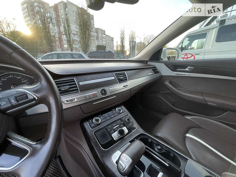 Седан Audi A8 2012 в Чернигове