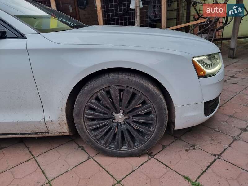 Седан Audi A8 2015 в Чернігові