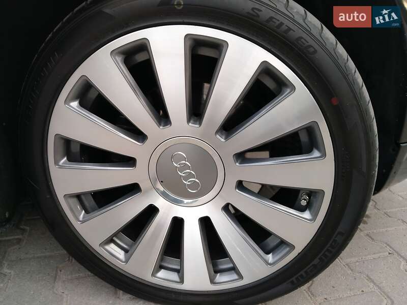 Седан Audi A8 2004 в Львові