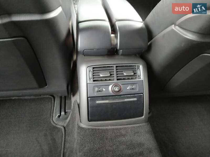 Седан Audi A8 2004 в Львові