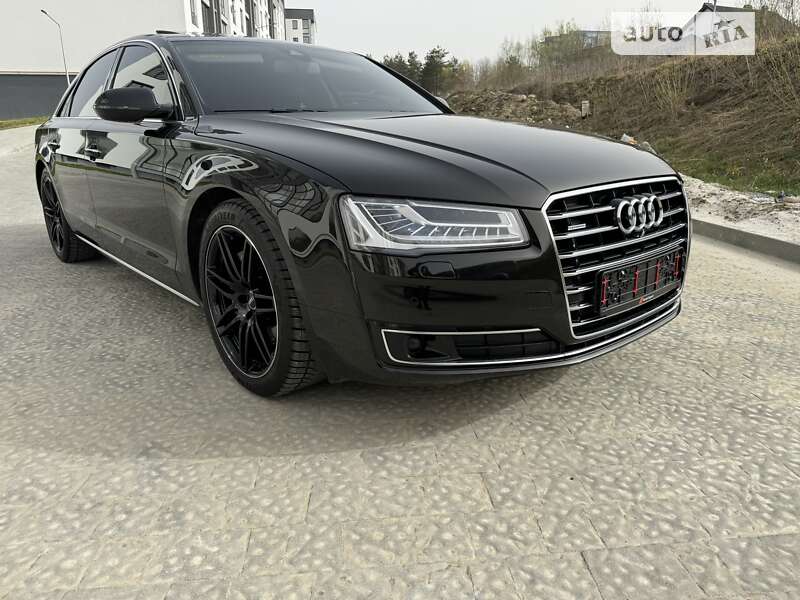 Седан Audi A8 2017 в Львові