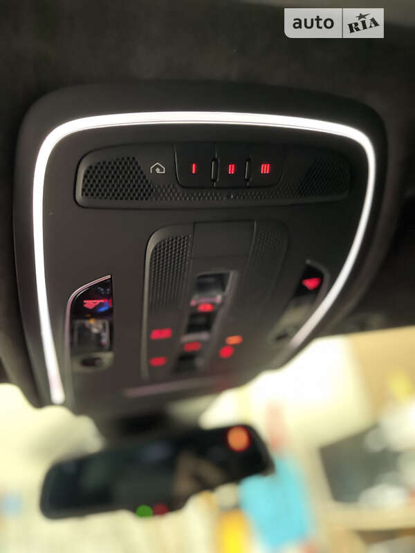 Седан Audi A8 2017 в Львове