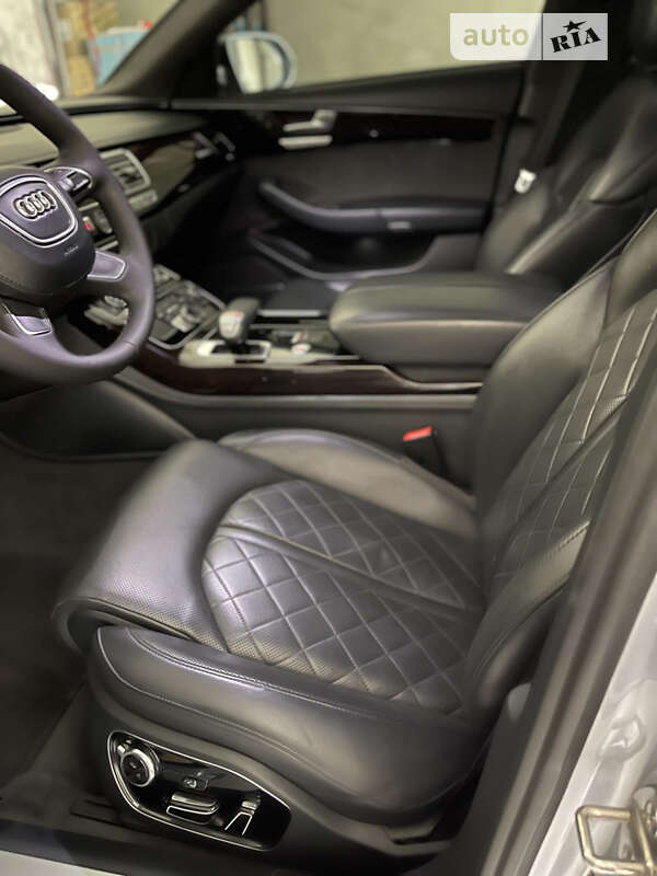 Седан Audi A8 2017 в Львове