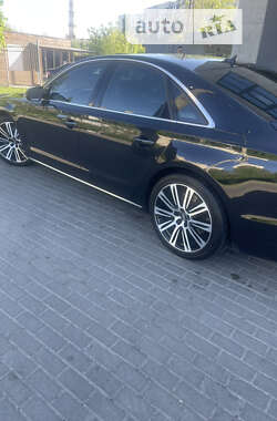 Седан Audi A8 2012 в Киеве