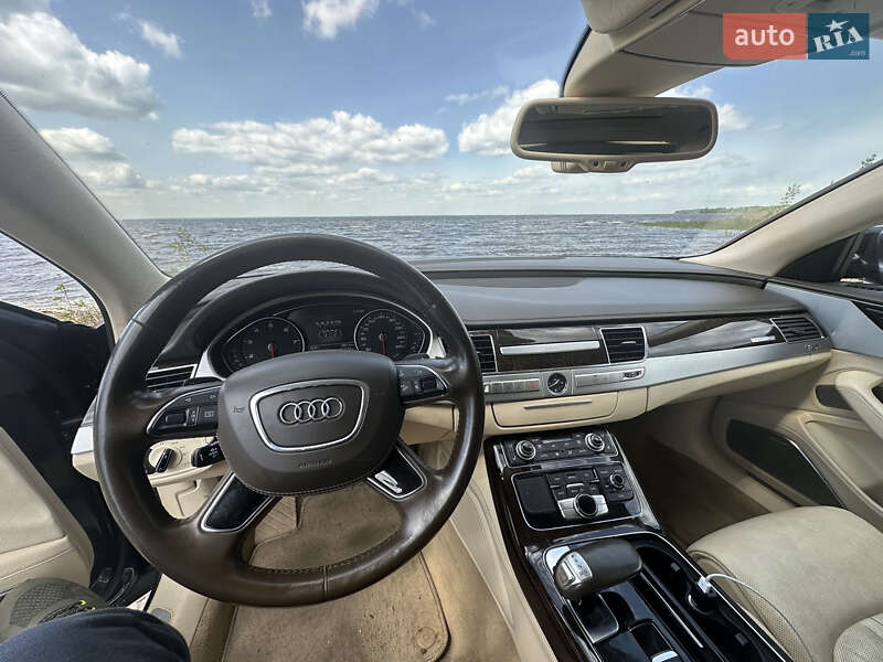 Седан Audi A8 2012 в Києві