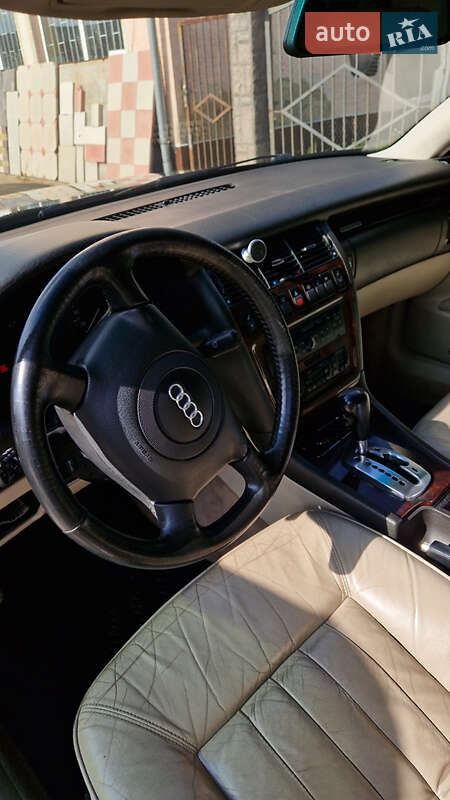 Седан Audi A8 1995 в Ужгороде