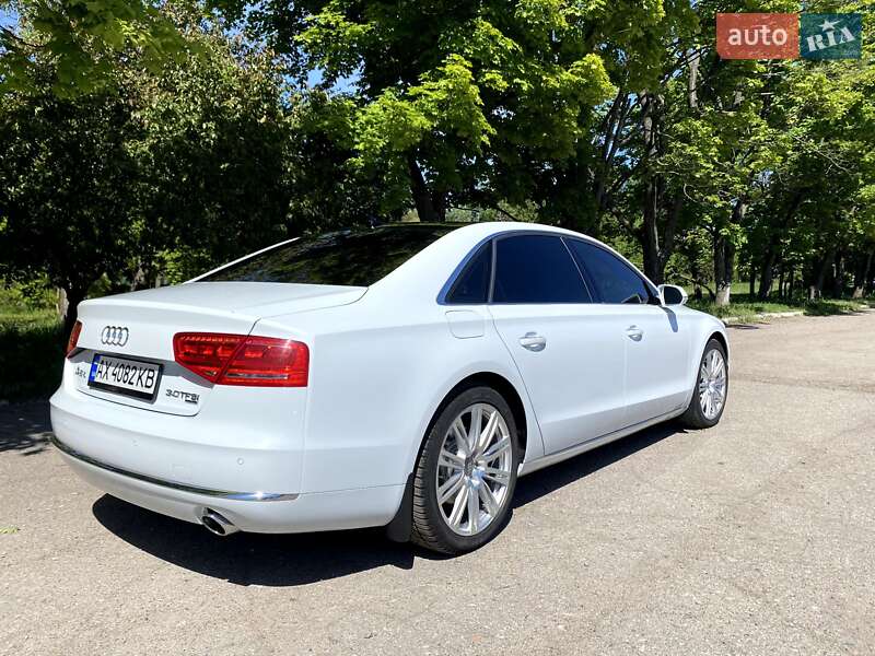 Седан Audi A8 2012 в Чугуеве