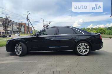 Седан Audi A8 2013 в Ужгороді