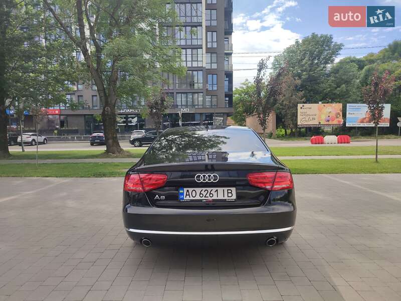 Седан Audi A8 2013 в Ужгороде