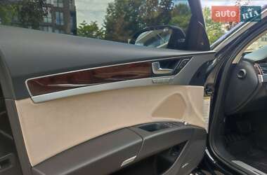 Седан Audi A8 2013 в Ужгороде