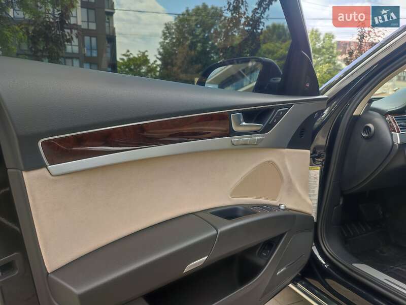 Седан Audi A8 2013 в Ужгороде