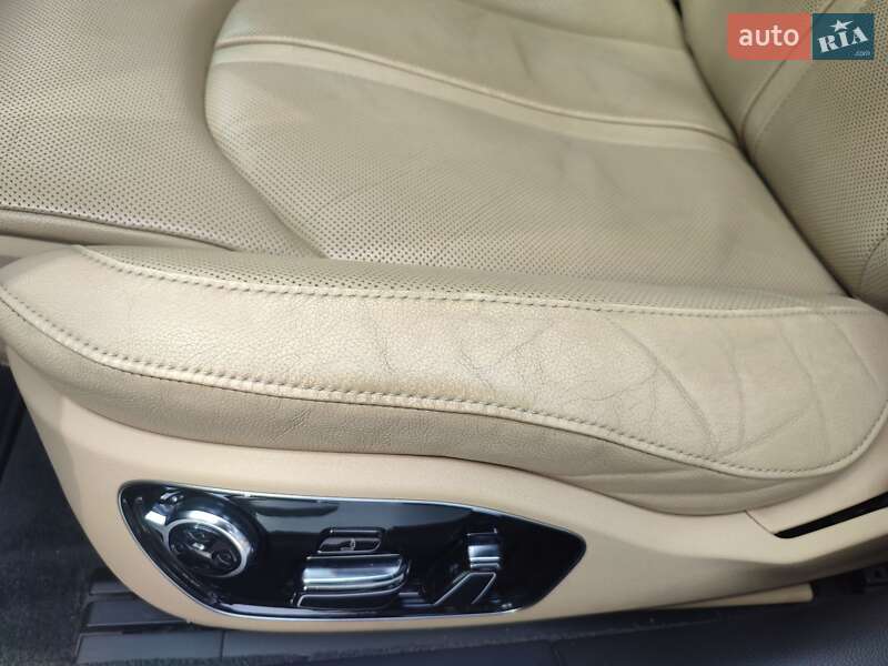 Седан Audi A8 2013 в Ужгороде