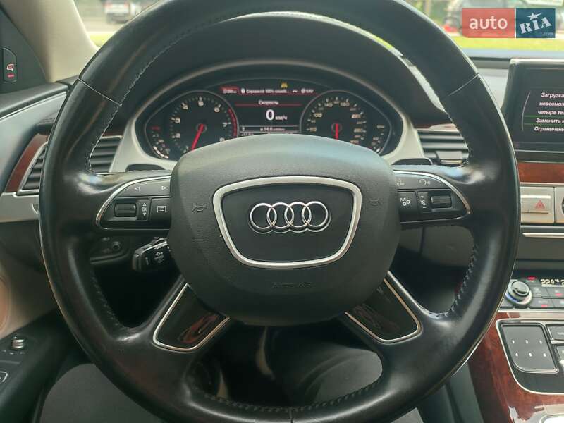 Седан Audi A8 2013 в Ужгороде