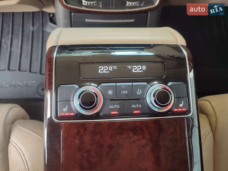 Седан Audi A8 2013 в Ужгороде
