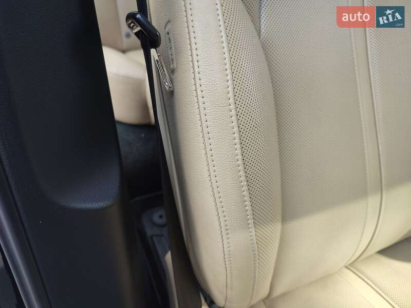 Седан Audi A8 2013 в Ужгороде