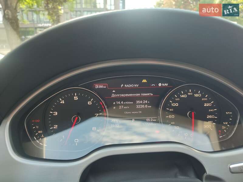 Седан Audi A8 2013 в Ужгороде