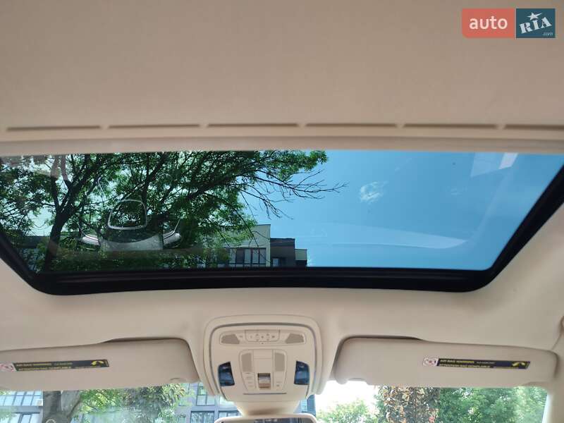 Седан Audi A8 2013 в Ужгороде